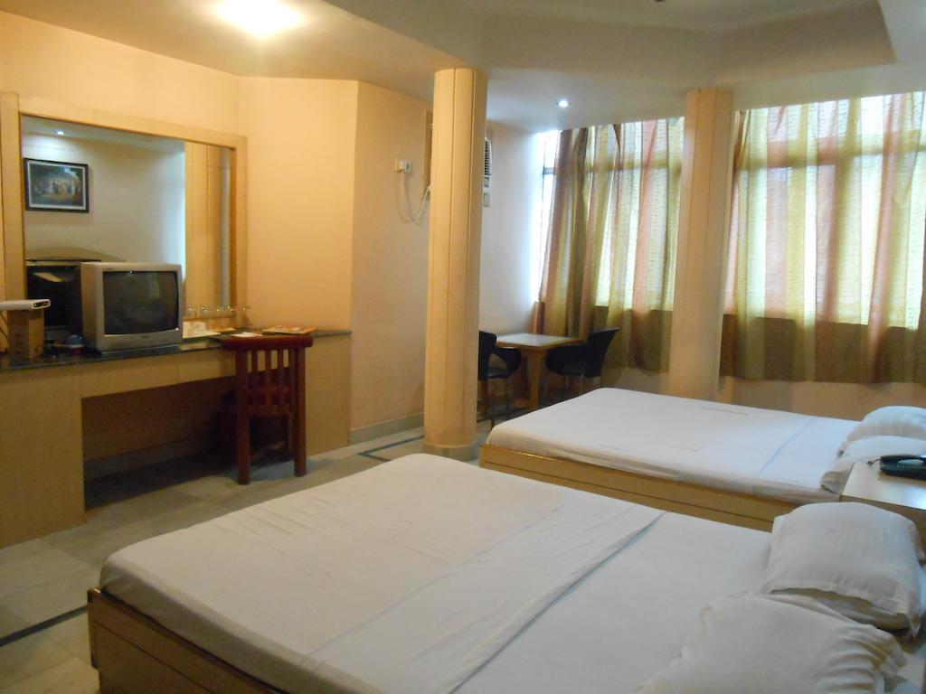 Kings Crown Salt Lake Kolkata Room photo
