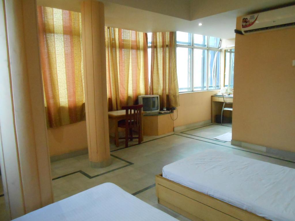 Kings Crown Salt Lake Kolkata Room photo