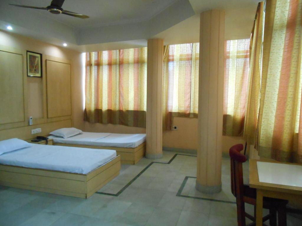 Kings Crown Salt Lake Kolkata Room photo