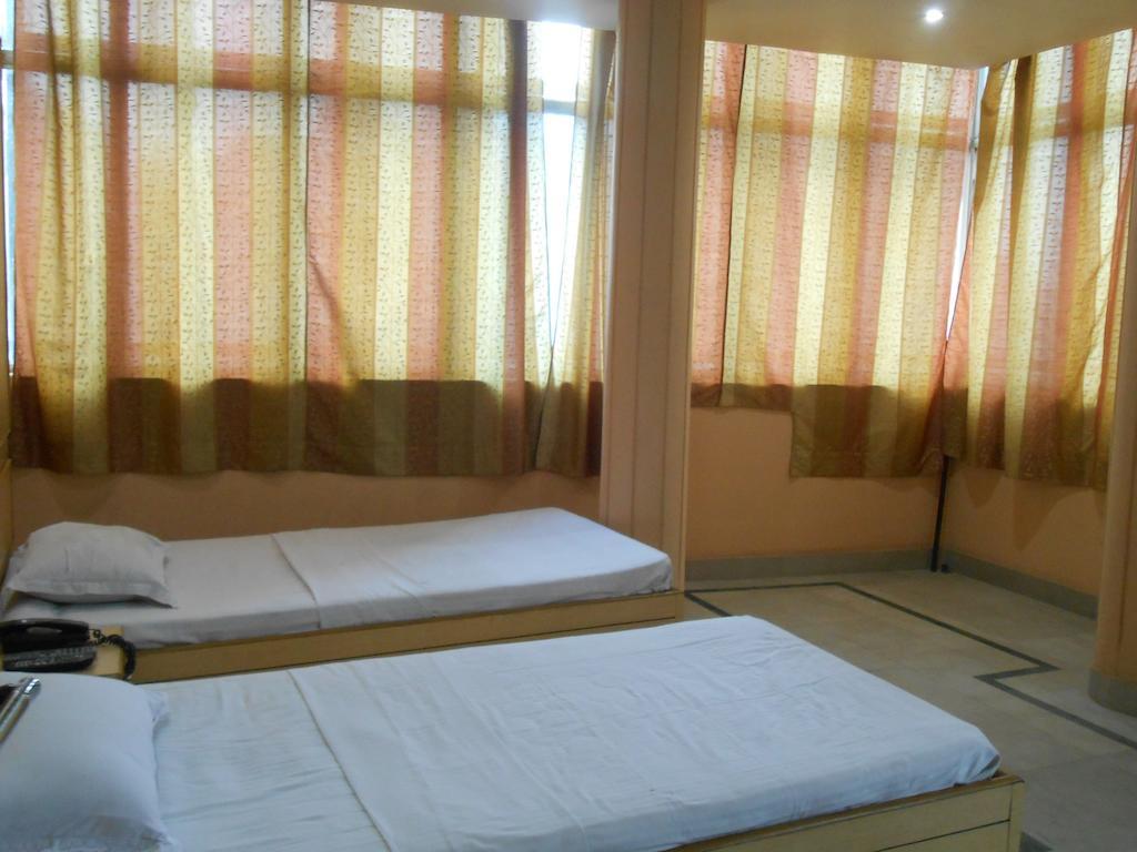 Kings Crown Salt Lake Kolkata Room photo